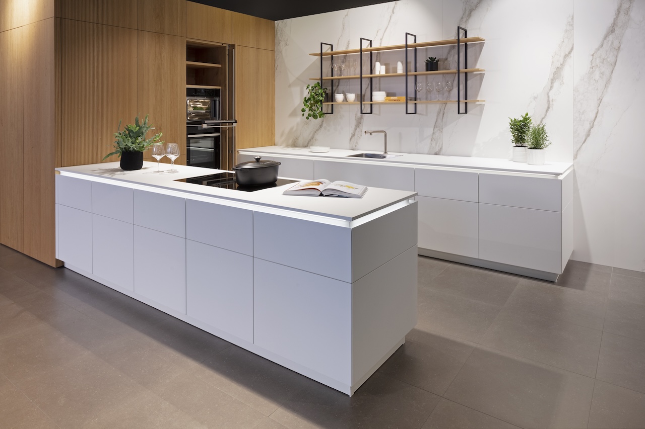 Leicht-Küche_Bossa_Alpineiche_grifflos