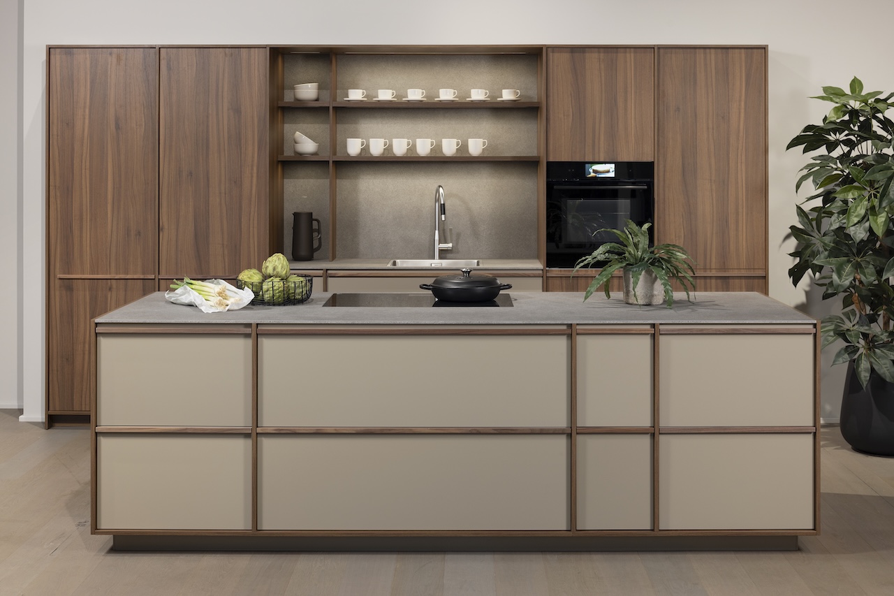 Leicht-Küche_Designküche_mit_Kücheninsel