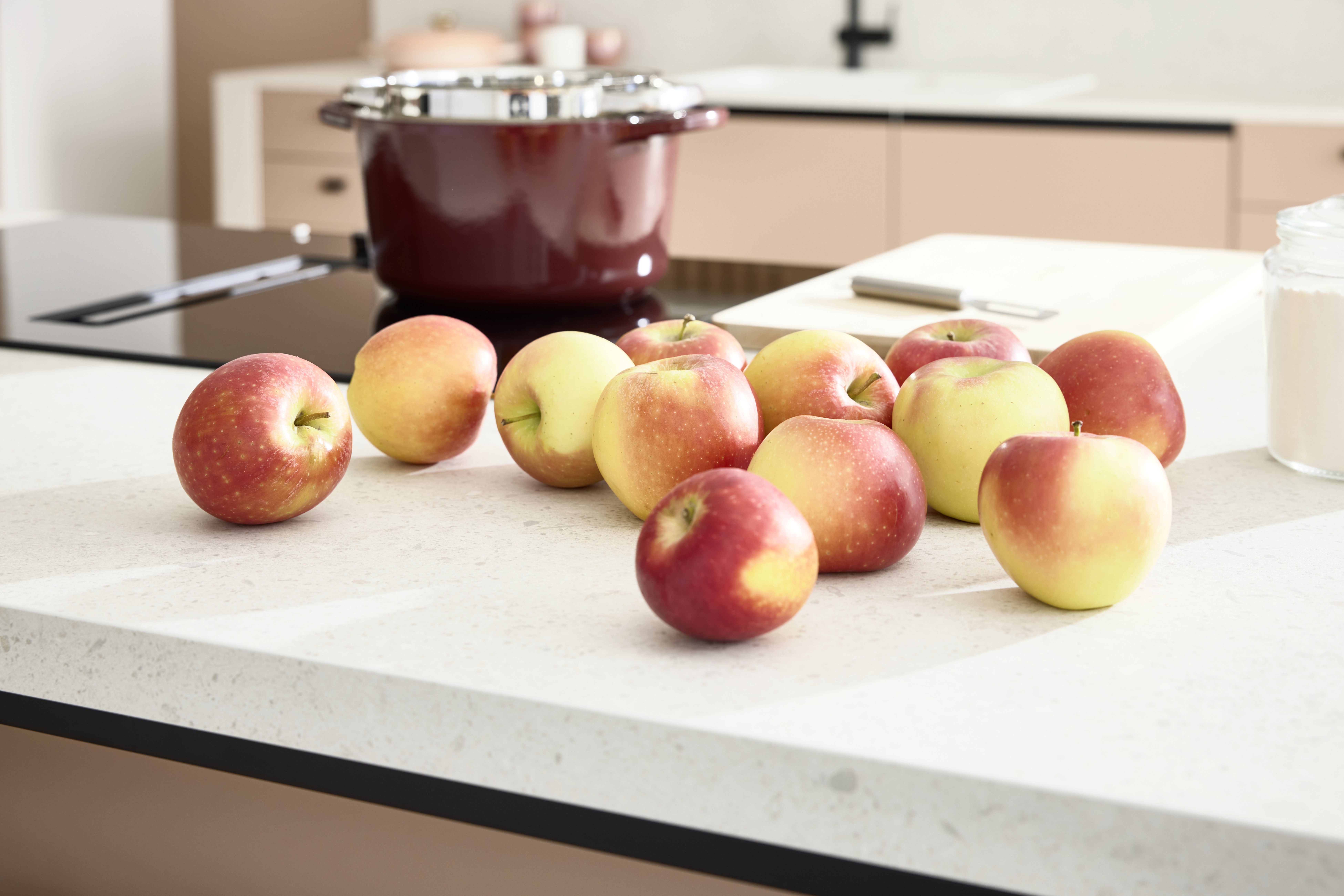 NOBILIA Koralle Moodshot, Äpfel auf Arbeitsfläche